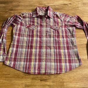 Wrangler Wrancher plaid button down shirt size medium.
